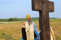 Митрополит Артемий совершил чин освящения поклонного креста на территории жилого комплекса «Радонеж»