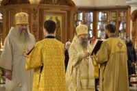 Божественную литургию в Спасо-Преображенском соборе Хабаровска совершили два архиерея