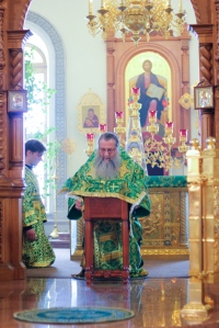 В праздник Святой Троицы митрополит Артемий совершил Божественную литургию в Спасо-Преображенском кафедральном соборе