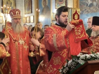 Митрополит Артемий возглавил Литургию в храме святого великомученика Димитрия Солунского