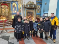 Юные спортсмены помолись перед соревнованиями в хабаровском храме