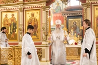 Митрополит Артемий совершил Божественную литургию в Великую Субботу в главном соборе края
