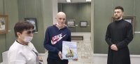 Для детей из онкогематологии организовали экскурсию по выставке картин о святителе Иннокентии