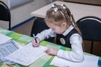 Игру в каллиграфию проводят для детей и взрослых в воскресной школе Елизаветинского храма