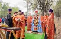 В день Радоницы митрополит Артемий совершил пасхальное поминовение усопших на Центральном городском кладбище