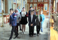 Ученики школы для слепых и слабовидящих детей узнали об устройстве храма
