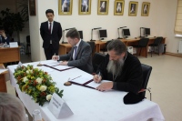Митрополит Артемий и губернатор края Сергей Фургал подписали договор «Сельский храм»