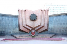 Возложение венков и цветов к вечному огню на площади Славы. 22 февраля 2013 года.