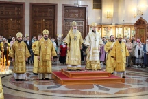 Божественная литургия с участием пяти архиереев. Спасо-Преображенский кафедральный собор. 27 июня 2015 года